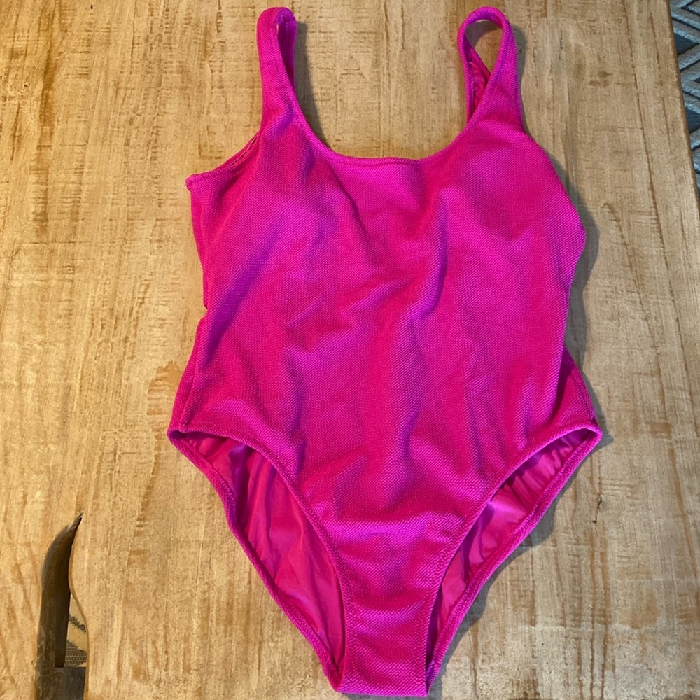 **New w/o tags** Fuchsia One piece Bathing-suit